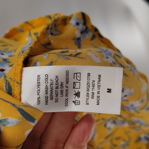 Pleione Nordstrom Pullover Blouse  Yellow Blue Floral Suze Medium Flutter Sleeve - Picture 6 of 7